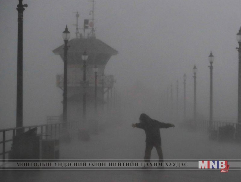 Номхон далайн маш хүчтэй шуурга Калифорни мужийг дайран өнгөрч байна