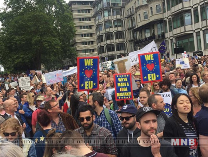 Лондон хотод хэдэн арван мянган хүн "Brexit"-ийн эсрэг жагсаалд оролцлоо