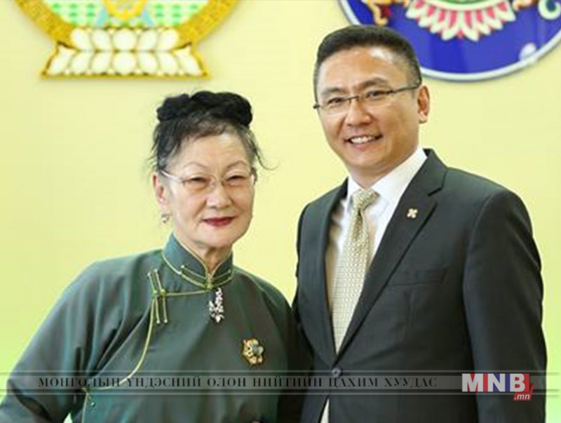 Өндөр настан Ө.Тамирт “Алтан гадас” одон гардуулав