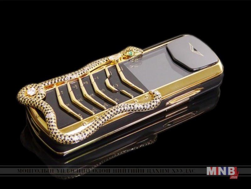 "Signature cobra" гар утсаа танилцууллаа