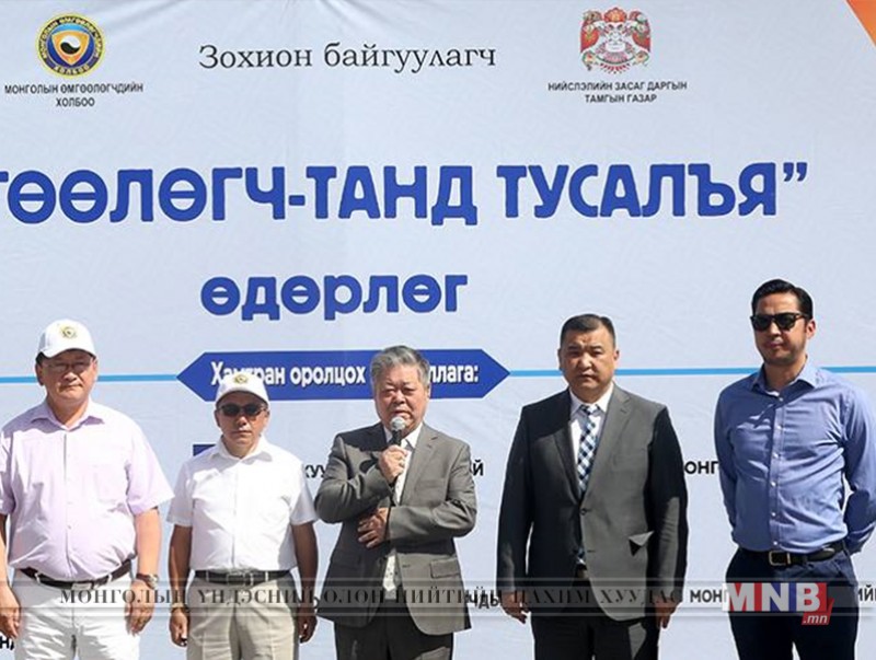 Сүхбаатарын талбайд хууль эрх зүйн үнэ төлбөргүй зөвлөгөө өгч байна