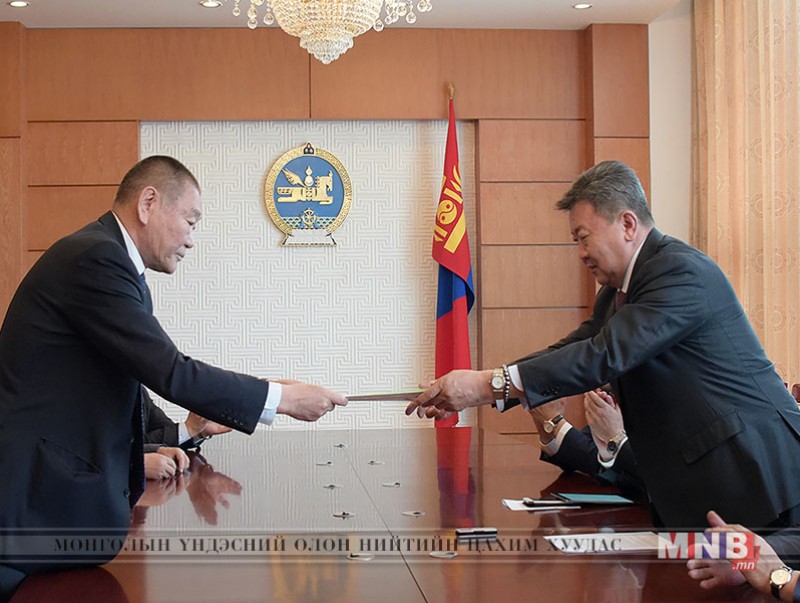 Анхдугаар зөвлөлдөх санал асуулгаас гарсан зөвлөмжийг гардуулав