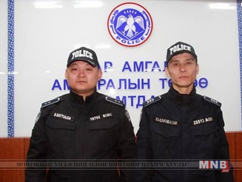 Цагдаагийн алба хаагчид гурван хүүхдийн амь насыг аварлаа