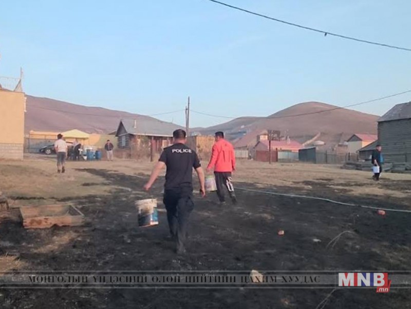 Цагдаагийн алба хаагчид иргэдийн эд хөрөнгийг гал түймрийн аюулаас хамгааллаа