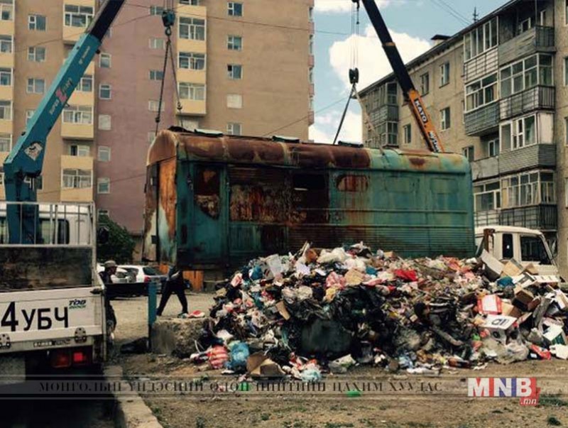 Иргэдээс ирүүлсэн хүсэлтийн дагуу нийтийн эзэмшлийн зам, талбайг чөлөөлж байна