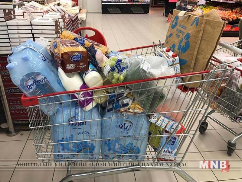 Иран улс Катар руу хүнсний бараа илгээжээ