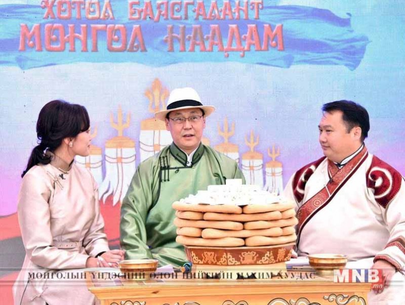 Ерөнхий сайд гэргийн хамт наадмын нээлт үзлээ