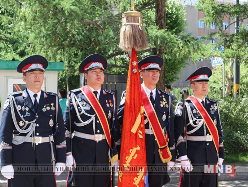 Цагдаагийн алба хаагчдад цол, шагнал гардууллаа