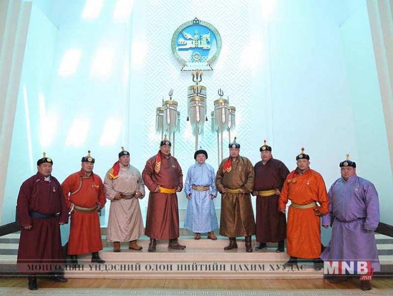 Найман наадмын түрүү болсон хүчит найман бөх /фото/