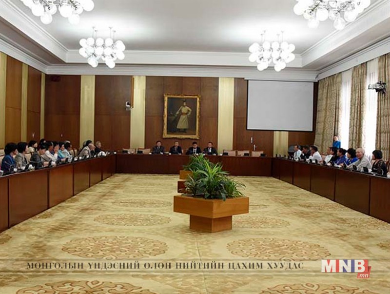 УИХ-ын Тамгын газрын удирдлагууд ахмадууддаа баяр наадмын мэндчилгээ дэвшүүлэв