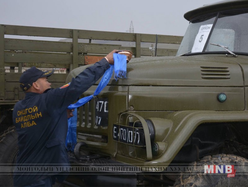 Туулах чадвар сайтай автомашинуудыг хүлээлгэн өгөв