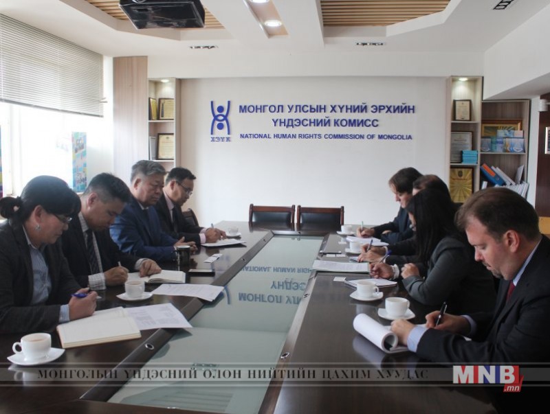 Монгол Улс дахь үндэстний цөөнхийн эрхийн асуудлаар санал солилцлоо
