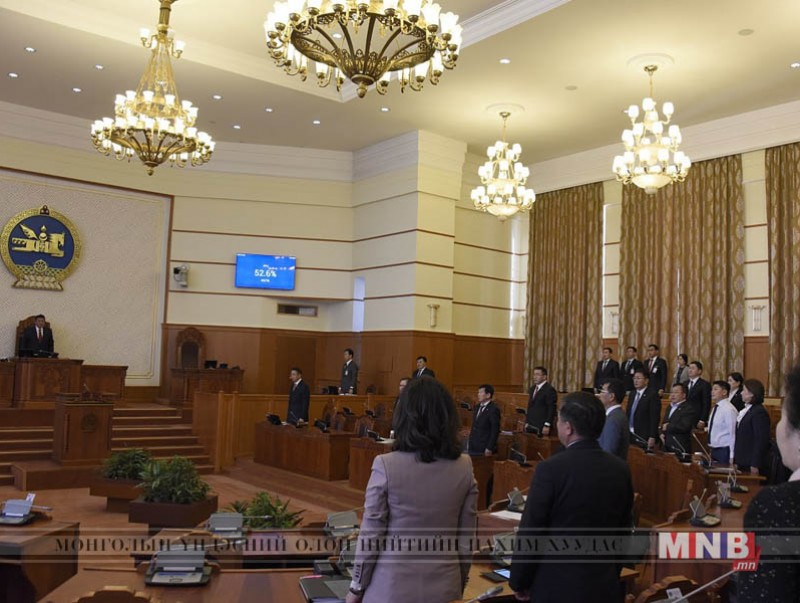 Ослын улмаас амь насаа алдсан уулчдад хүндэтгэл үзүүллээ