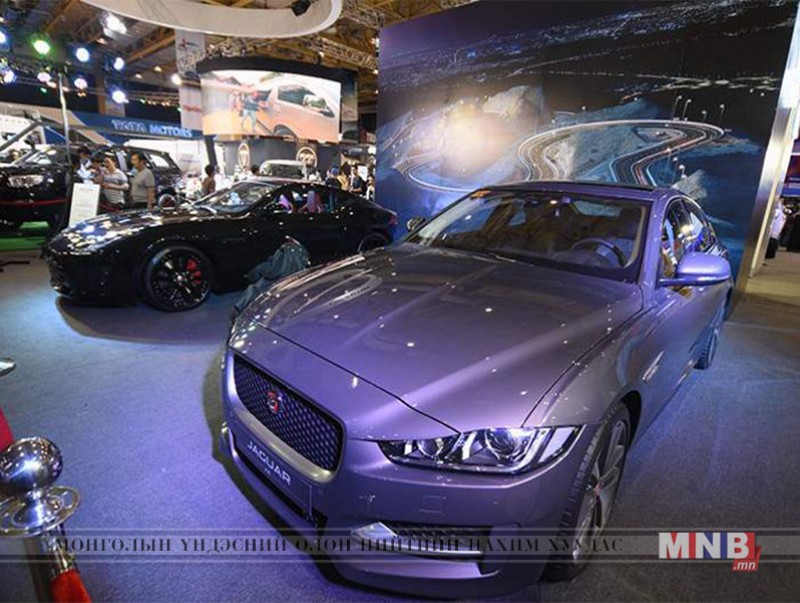 “Toyota Crown”-ийг 100 ам.доллараас эхэлж дуудлагаар худалдана
