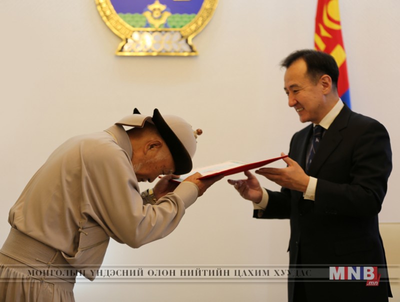 Каваүчи Широд “Соёлын элч”-ийн гэрчилгээг гардуулав