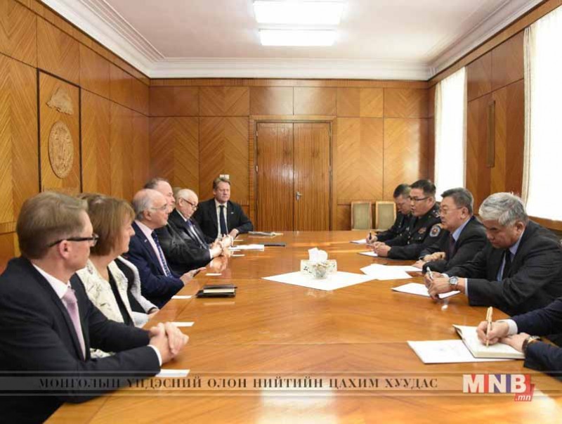 Батлан хамгаалахын сайд Н.Энхболд Британийн парламентын төлөөлөгчдийг хүлээн авч уулзлаа