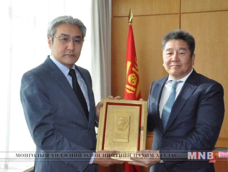 Монгол Улсын Ерөнхийлөгчийн зарлигаар А.Гансүхийг ҮАБЗ-ийн Нарийн бичгийн даргаар томилов