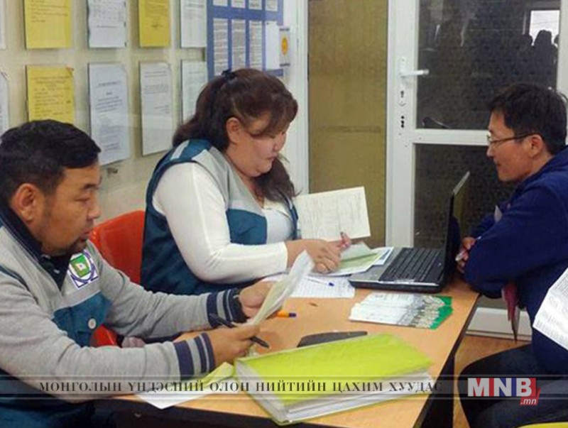 У.Сувдсүрэн: Аяны хүрээнд гурван дүүргийн 985 иргэний газар өмчлөлийн захирамжийг гаргалаа