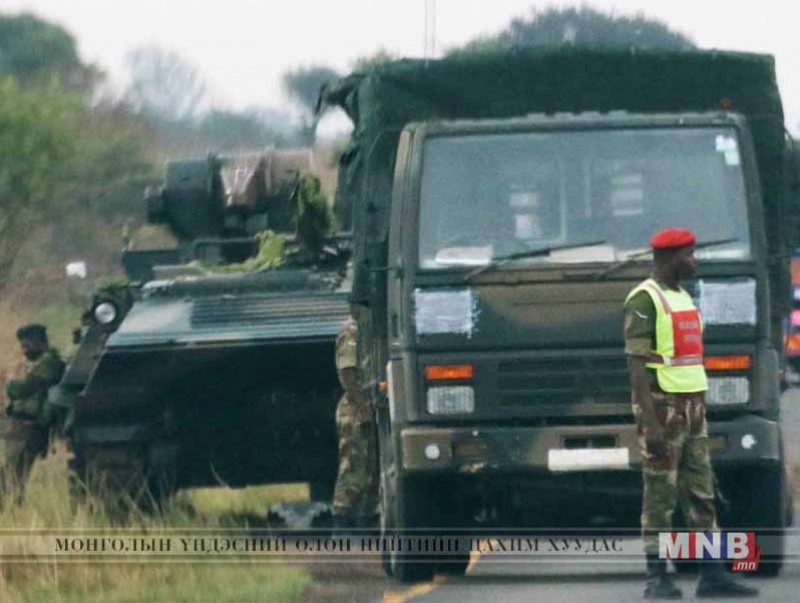 Зимбабвед байгаа гадаадын иргэдийг орон гэрээсээ гарахгүй байхыг анхааруулж байна
