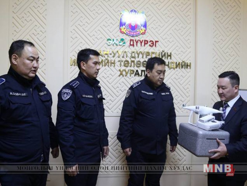 Хан-Уул дүүргийн Замын цагдаагийн хэлтэст нисдэг камер хүлээлгэн өглөө