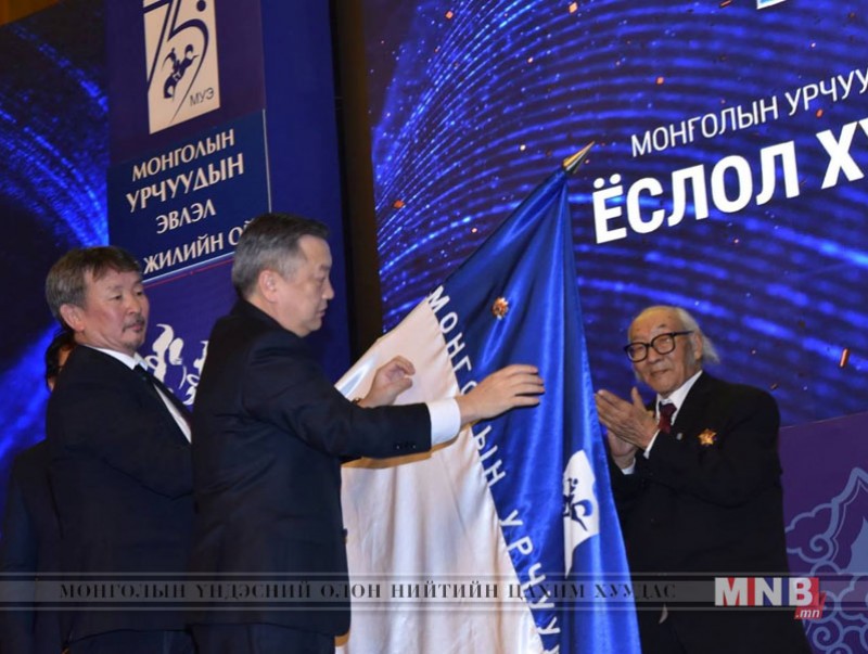 Монголын Урчуудын Эвлэлийг Сүхбаатарын одонгоор шагнав