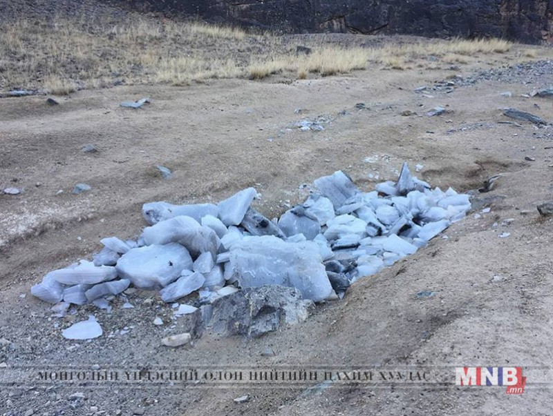 130 тонн мөсийг Гурвантэс сумын нутагт байршуулжээ