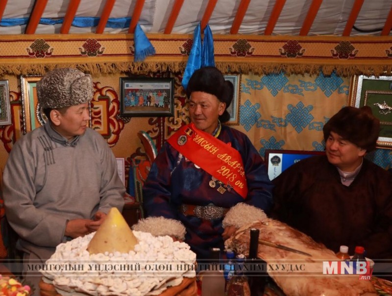 Улсын аварга малчид Ерөнхий сайдаас шагналаа хүлээж авлаа