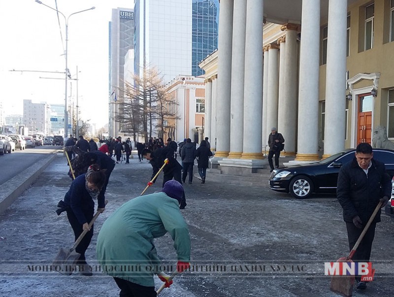 Амралтын өдрүүдэд бүх нийтийн их цэвэрлэгээтэй