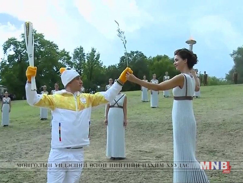 Олимпийн бамбар 101 хоног, 7500 хүнд дамжигдаж, 2018 км замыг туулжээ