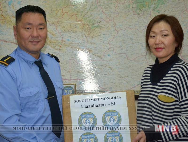 Өвөлжилт хүндэрсэн аймгийн малчдад нэмнээ хандивлав