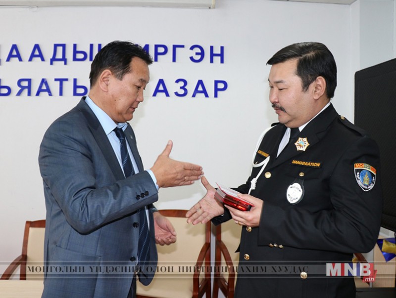 Төрийн дээд одон, медаль гардууллаа