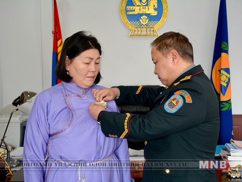 Төрийн дээд, одон медалиар шагнав