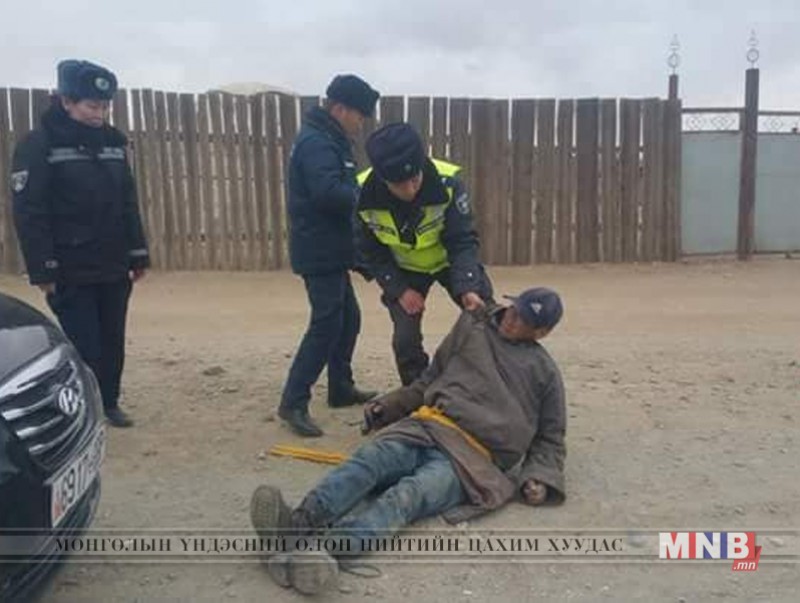 Сар шинийн өдрүүдэд гудамжинд ухаангүй согтуу хэвтэж байсан иргэдийг ар гэрт нь хүлээлгэж өгчээ