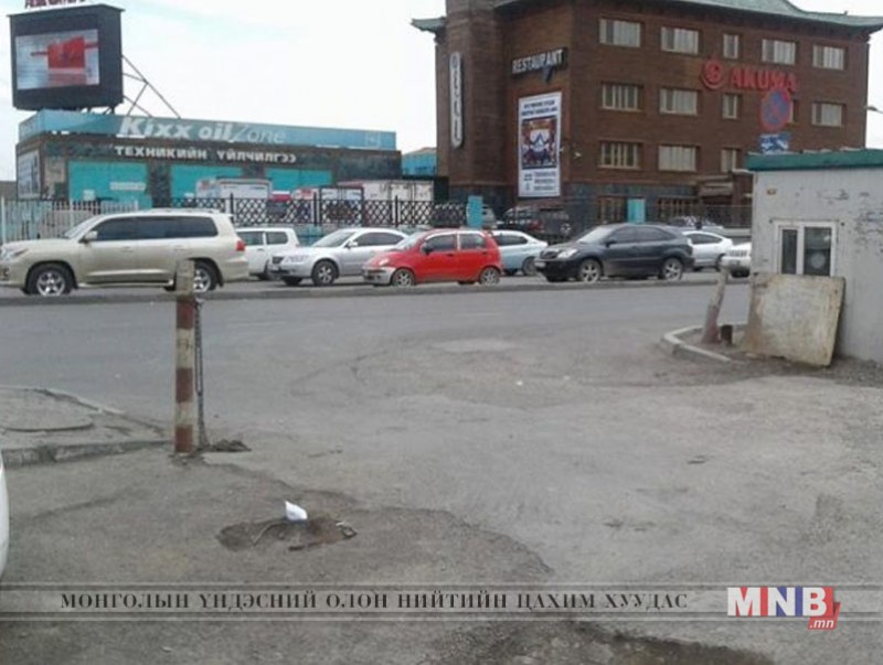 Нийтийн эзэмшлийн зам талбайд зөвшөөрөлгүй төлбөртэй зогсоолын үйл ажиллагааг зогсоолоо