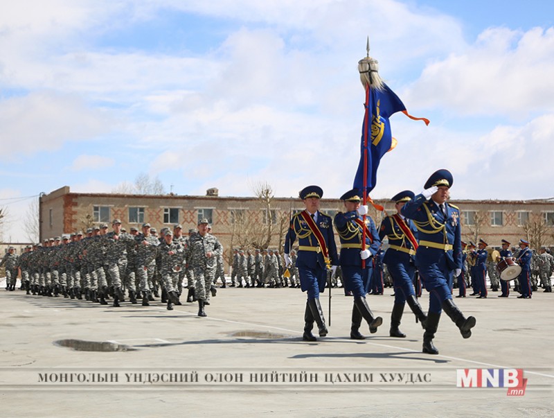 Дулааны улирлын хувцсанд шилжлээ