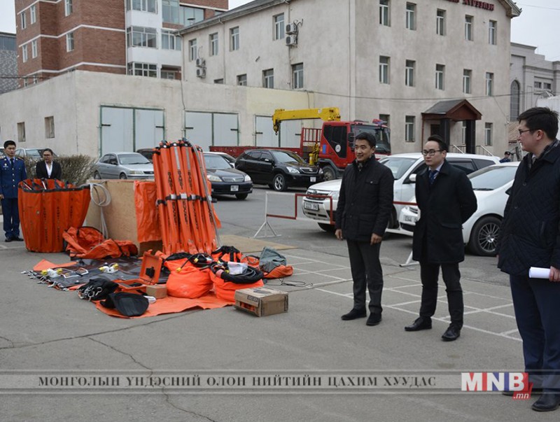 Агаараас ус болон хөөсний холимогоор гал унтраах зориулалттай төхөөрөмж хандивлалаа