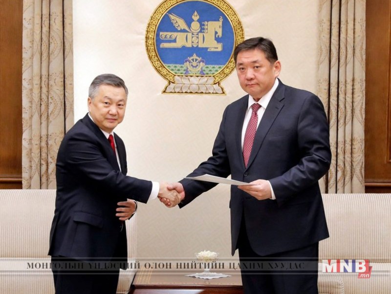Ерөнхийлөгч хүүхэд бүрт мөнгөн тэтгэмж олгох төслөө УИХ-д мэдүүллээ