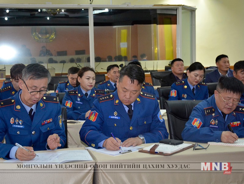 Удирдах бүрэлдэхүүний сургалтыг зохион байгуулж байна