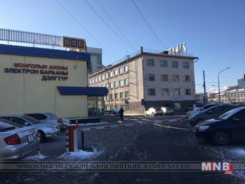 Нийтийн эзэмшлийн зам талбайн орц, гарцыг хаасан эрх бүхий байгууллагад мэдэгдэл хүргүүллээ