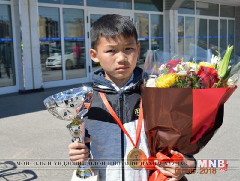Сурагчдын дэлхийн аваргаас Л.Очирбат алтан цом хүртжээ