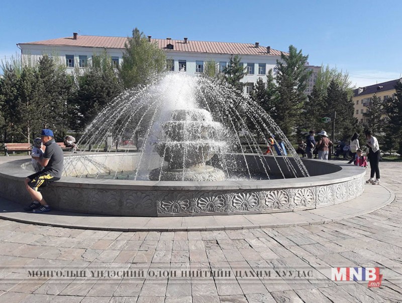 10 жилийн өмнө баригдсан усан оргилуурыг засварлаж эхэллээ