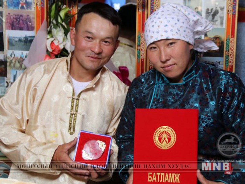 Наян мянга дахь иргэний батламжийг дурсгав