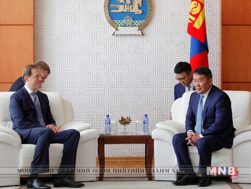 Ерөнхийлөгч Х.Баттулгад ОХУ-ын Аж үйлдвэр, худалдааны сайд Денис Валентинович Мантуров, ОХУ-ын Ерөнхийлөгч В.В.Путины бие төлөөлөгч Игорь Евгеньевич Левитин нар бараалхав