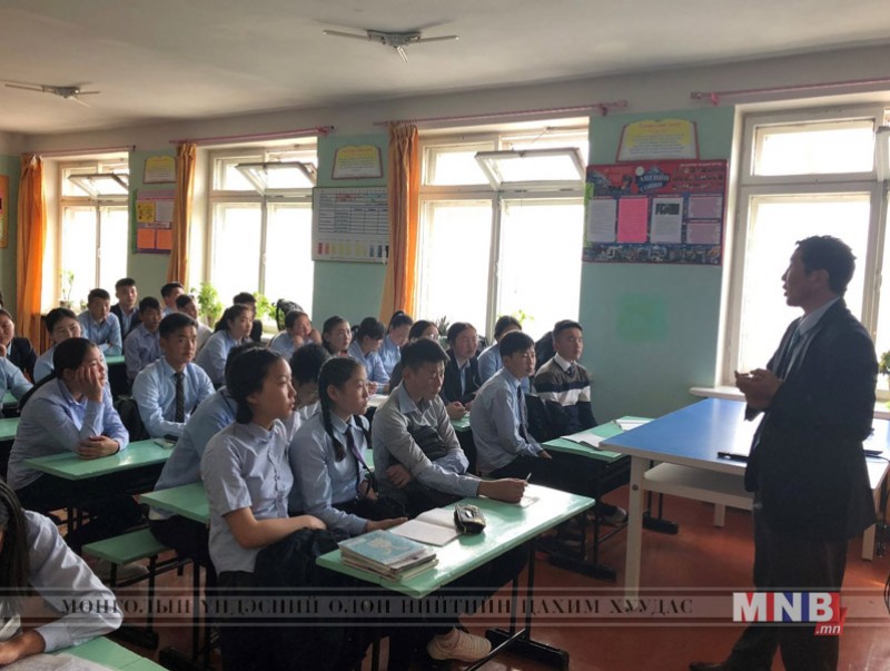 Сурагчдын санхүүгийн мэдлэгийг дээшлүүлэх олон талт үйл ажиллагааны уралдаант аяныг зохион байгууллаа