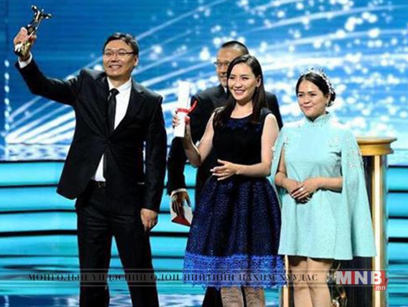 "Out of paradise" кино "Best Feature Golden Goblet" шагнал хүртэв
