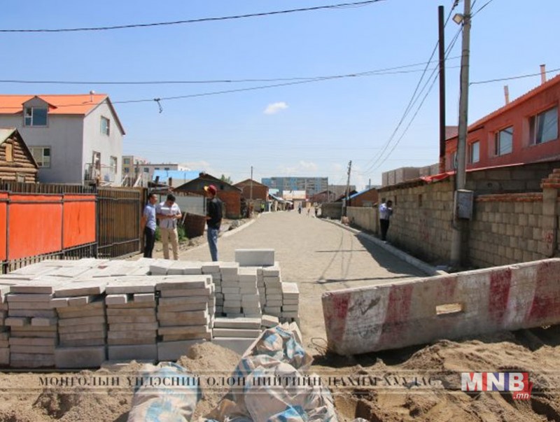 Ганц айл өрхийн газар чөлөөлөлтөөс шалтгаалан зам барилгын ажил саатаад байна