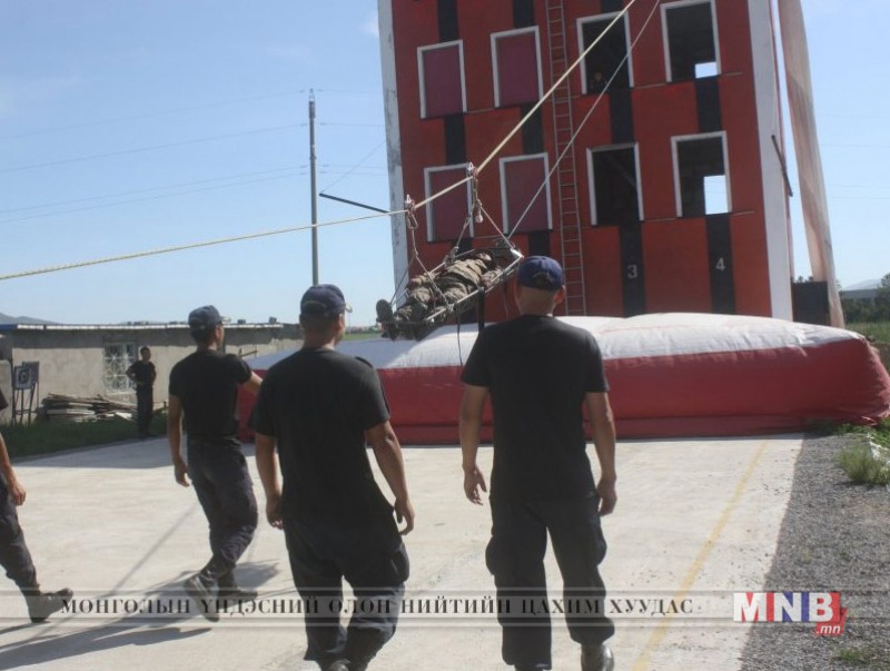 Газар хөдлөлтийн үеийн аюулгүй ажиллагаанд суралцлаа