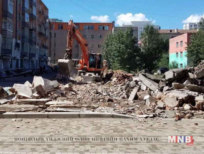 Хотын дарга сургууль барих газрын асуудлыг шийдлээ
