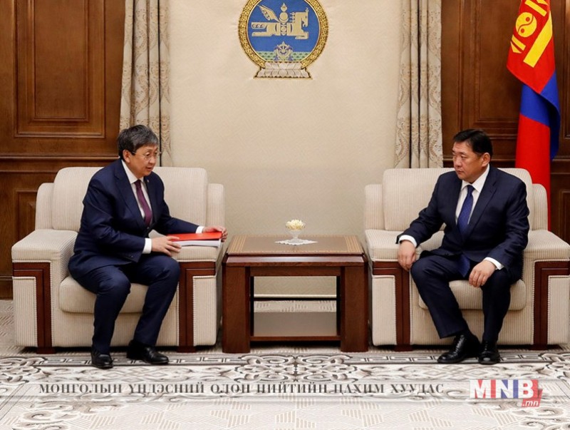 “Монгол Улсын 2019 оны төсвийн тухай” хуулийн төслийг өргөн барилаа
