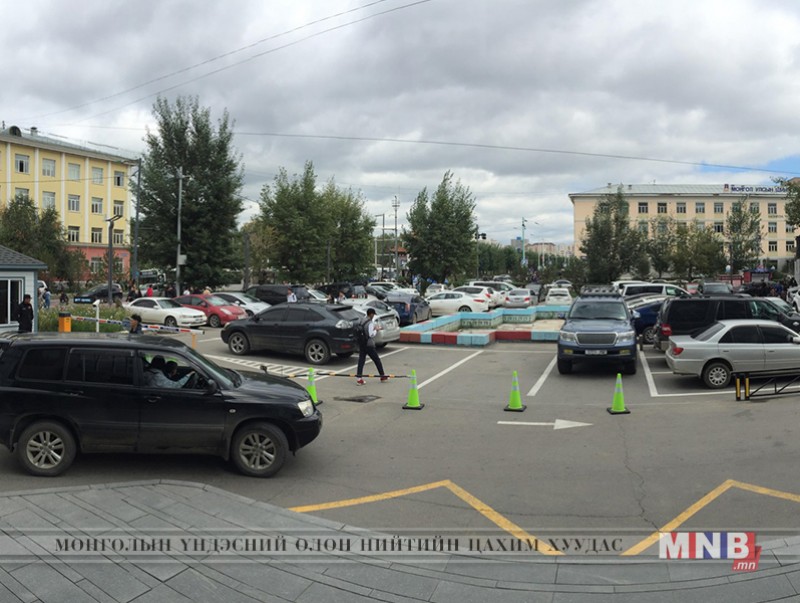 УДЭТ болон "Блюмон" төвийн гаднах автомашины зогсоолыг амарч зугаалах орчин болгон тохижуулна